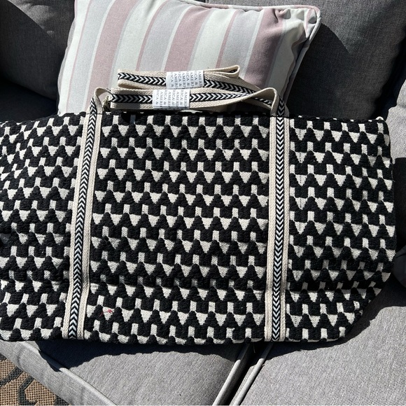 America & Beyond Midnight Butterflies Tote Plus 🖤🦋 - Picture 9 of 12